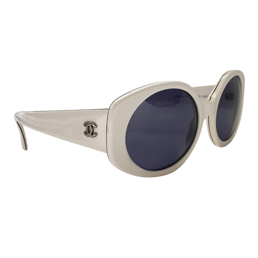 Chanel white acetate frame sunglasses by Karl Lagerfeld for Chanel circa 1995 with thick side arms and dark charcoal lenses Interlocking gold-tone CC logos at each arm, black pinstripe detail on frame and arm edges. Style: 08850 C0200. Made in Italy 