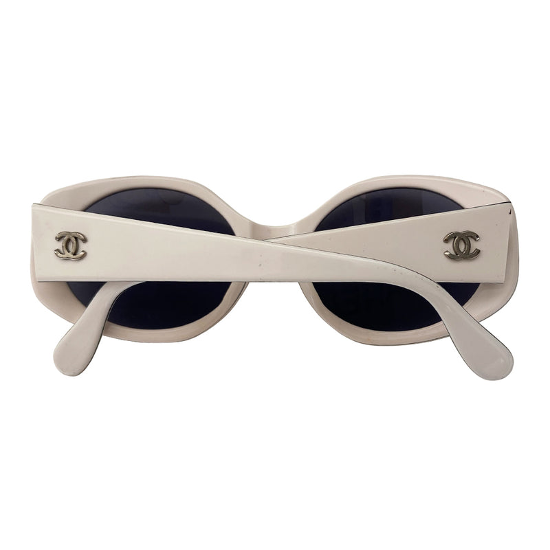 Chanel white acetate frame sunglasses by Karl Lagerfeld for Chanel circa 1995 with thick side arms and dark charcoal lenses Interlocking gold-tone CC logos at each arm, black pinstripe detail on frame and arm edges. Style: 08850 C0200. Made in Italy 