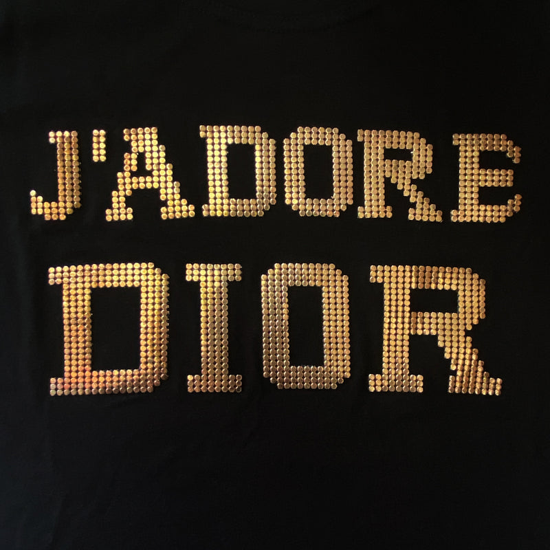 Christian Dior black short sleeve J’Adore Dior 1947 tee by John Galliano for Christian Dior, Autumn 2003 with J’Adore Dior in front and 1947 in back printed in gold chainmail. Made in Italy 