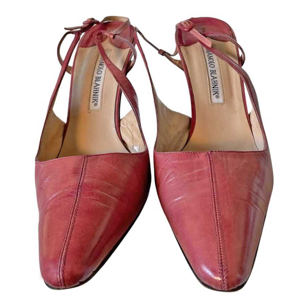 Manolo Blahnik pink leather slingback heels circa 90's with nude leather lining and adjustable 5 hole buckle closure. 